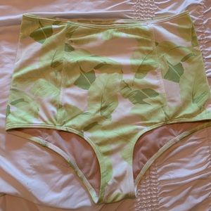 EUC Kortni Jeane Green Palm high waisted bottoms